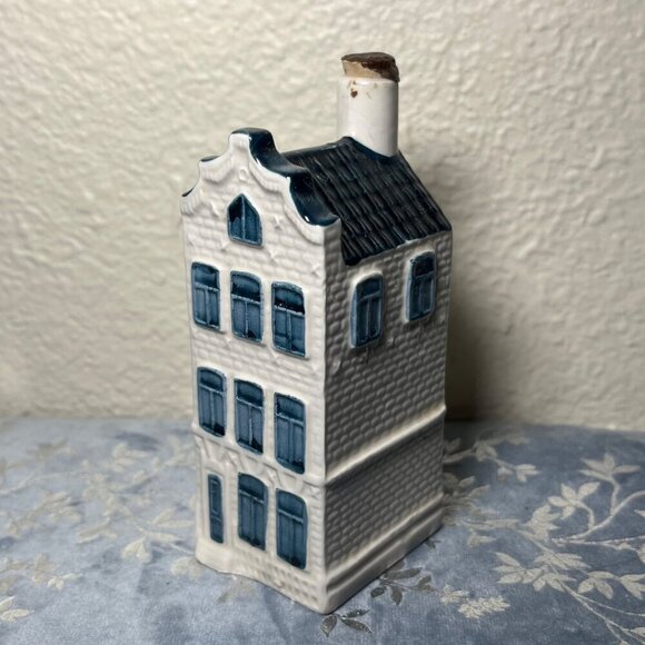 KLM Delft Blue Ceramic House Bottle No. 45 *Empty* - Picture 2 of 9